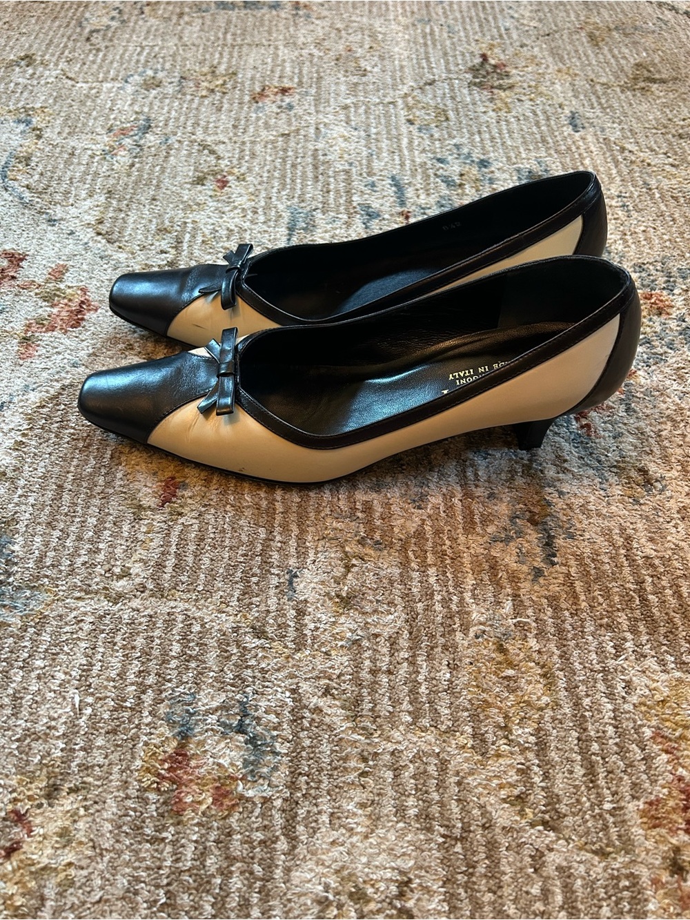 Vintage Amalfi Black and Cream Bow Accent Kitten Heels - Picture 3 of 9